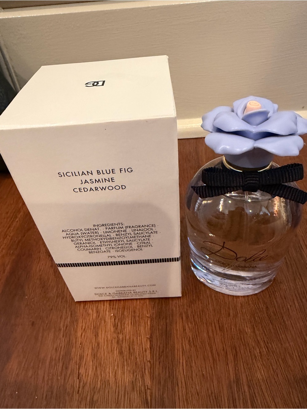 Dolce & Gabbana Sicilian Blue Fig Jasmine Cedarwood - White/Blue Accent